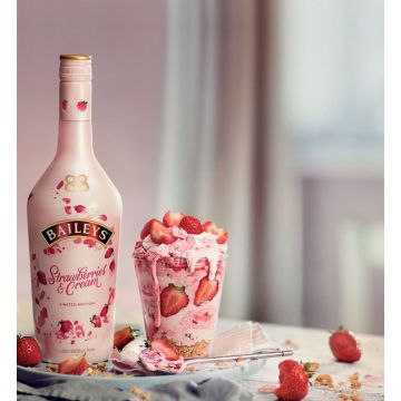 Bailey's Strawberries & Cream Limited Edition Whiskey Cream 0.7L